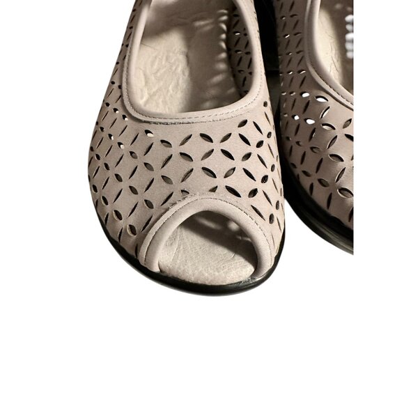 💰BOGO💰 Jambu Womens Peep Toe Mary Jane Wedge Sandals Beige Size 9.5 - Picture 2 of 7